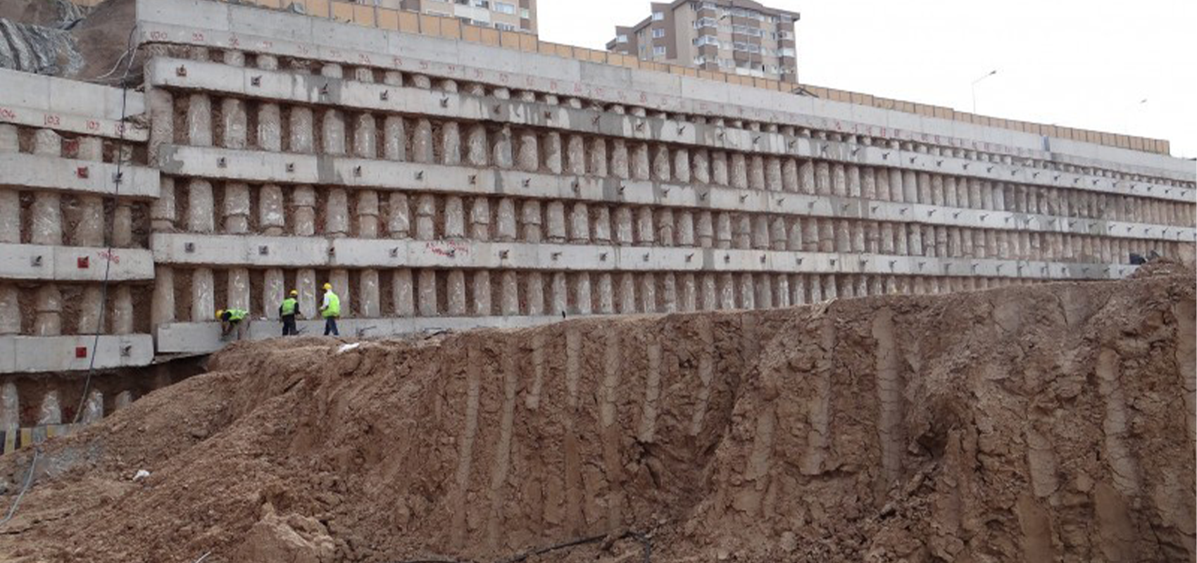 Etimesgut(Ankara) İlçesi Eryaman Mahallesi  Metromall Avm İksa Kazıkları İle Ankaraj İşi